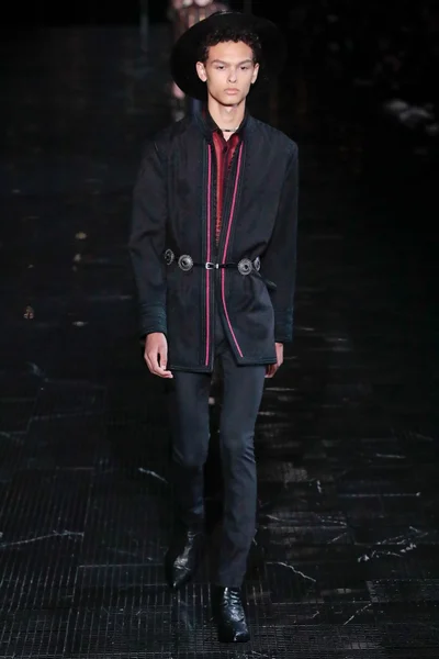 Look 17